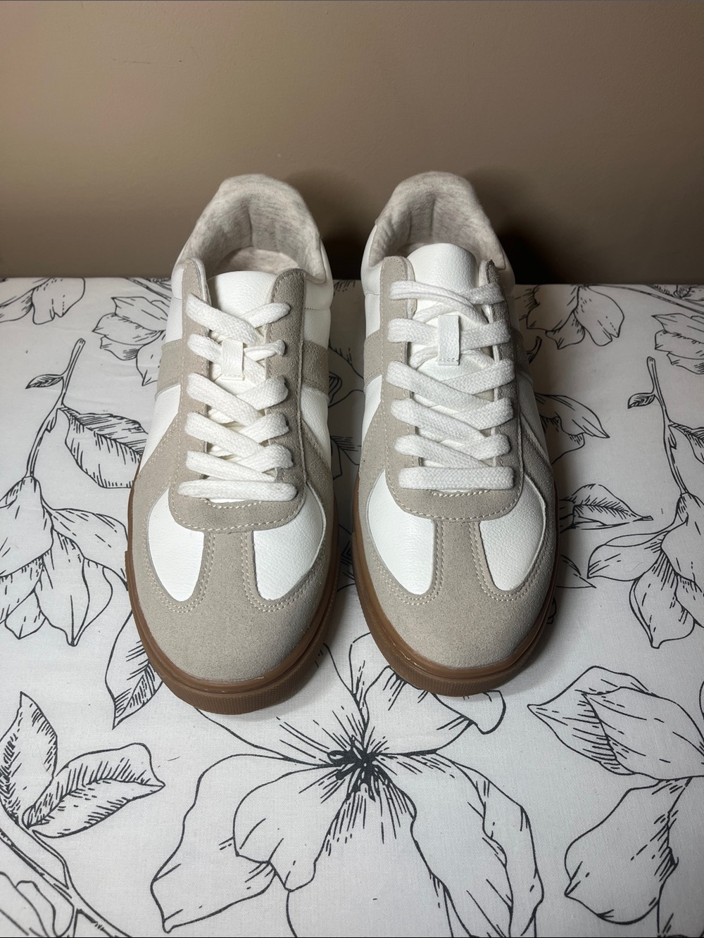 BAILEY sneakers by “Sincerly Jules” white beige shoes NWT Size 9